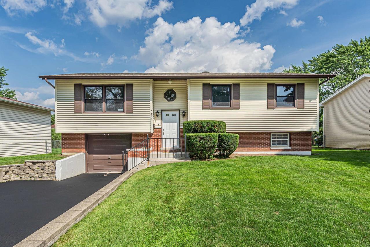 6887 Meadowbrook Ln., Hanover Park, IL 60133