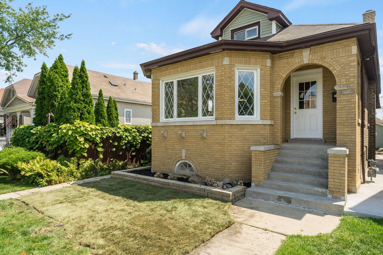5853 W Newport Ave., Chicago, IL 60634