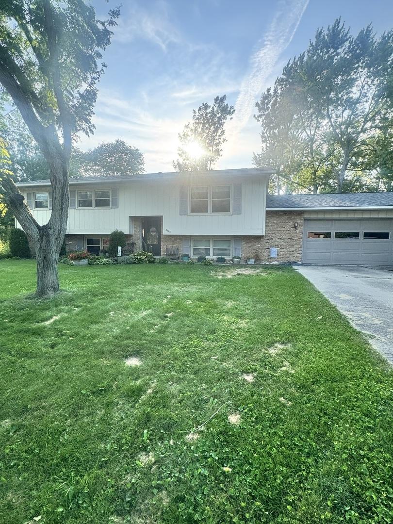 2226 Heather Hills Dr., St. Joseph, IL 61873