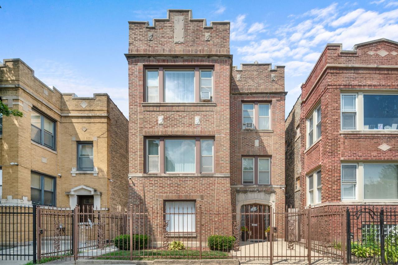 5540 W Congress Pkwy., Chicago, IL 60644