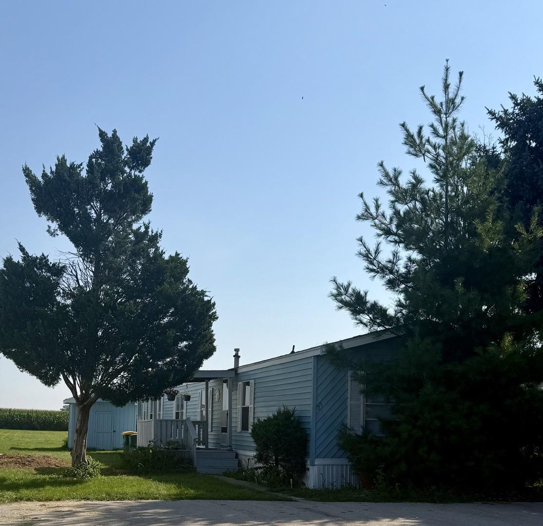 23 Walnut St., Minooka, IL 60447