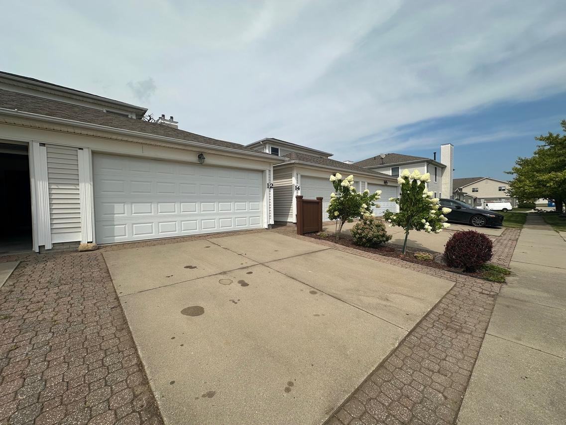 12 Yotzonot Dr., Bloomington, IL 61704