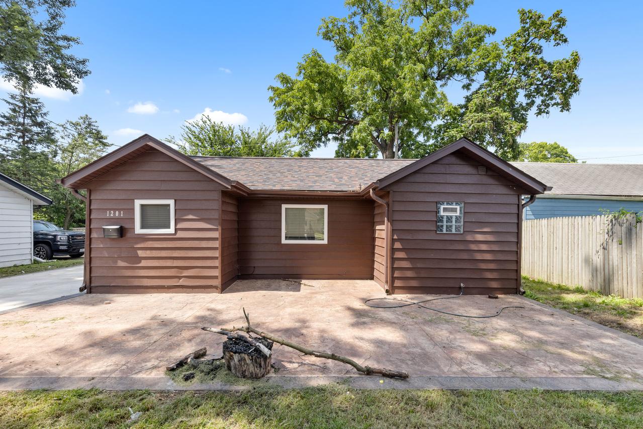 1201 15th St., Rockford, IL 61104
