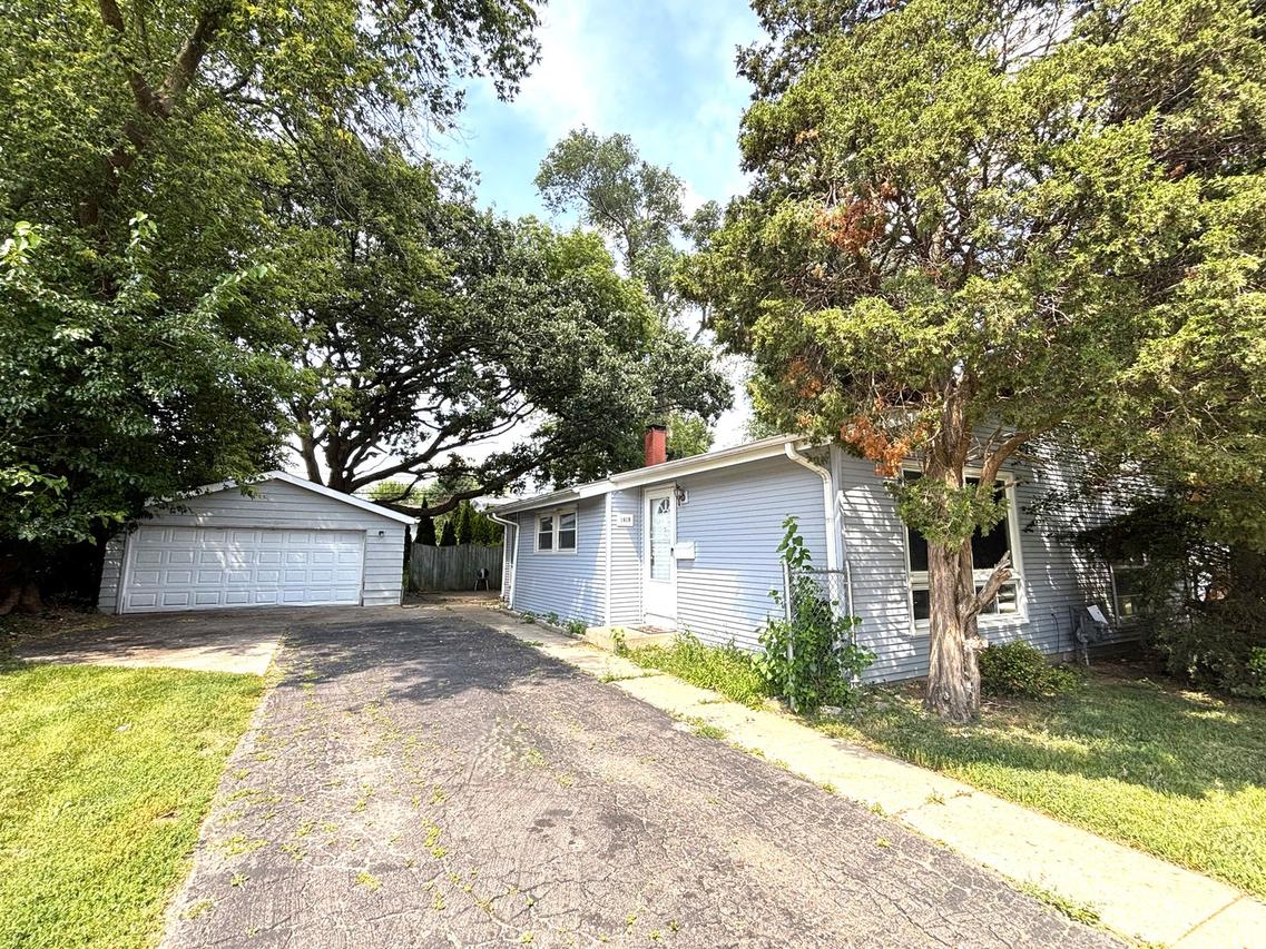 1418 Kings Rd., Carpentersville, IL 60110
