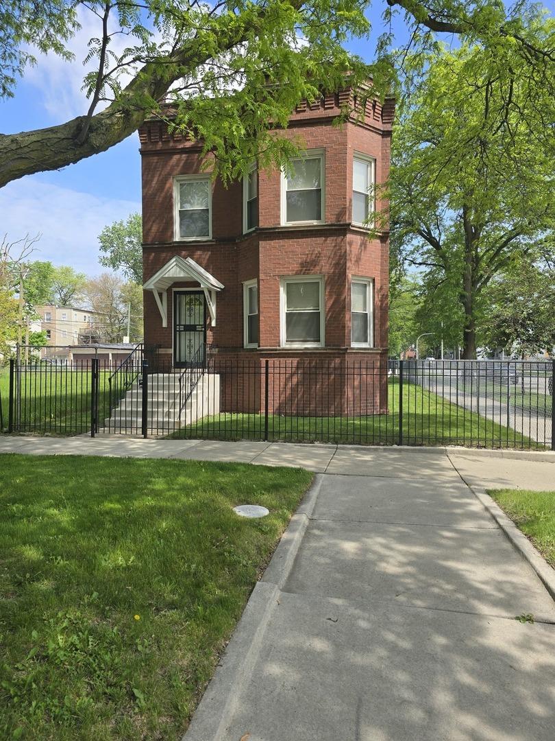 1244 E 70th St., Chicago, IL 60637