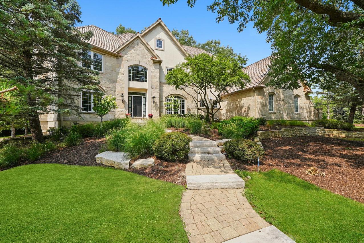 83 S Wynstone Dr., North Barrington, IL 60010