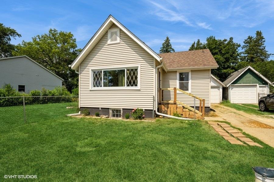 7432 South Dr., Wonder Lake, IL 60097