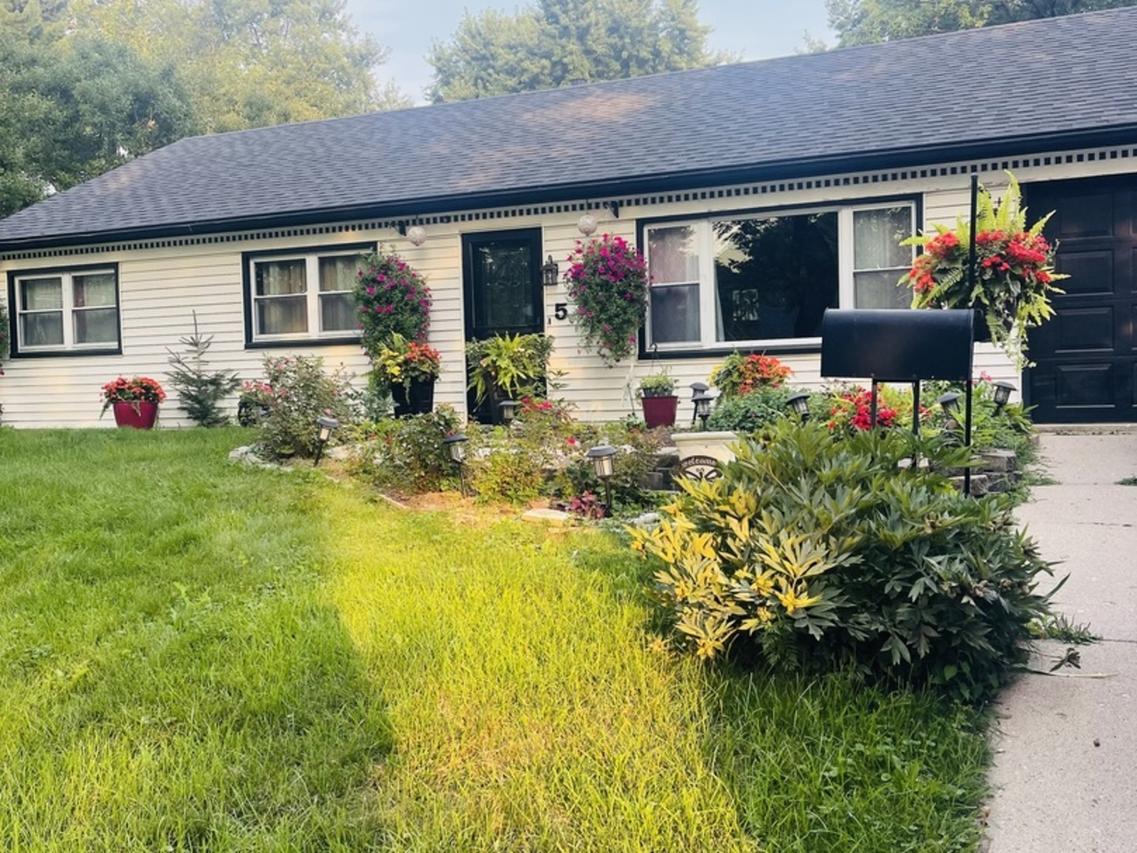 5 Woodridge Rd., Montgomery, IL 60538