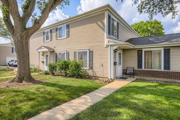 1072 Cove Dr., Prospect Heights, IL 60070