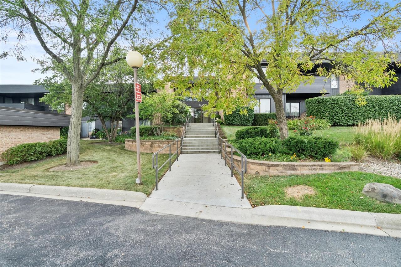 1265 N Sterling Ave. #201, Palatine, IL 60067