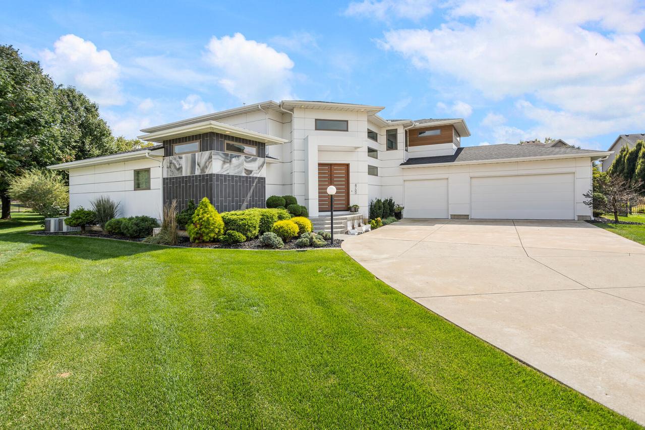 4700 Chestnut Grove Dr., Champaign, IL 61822