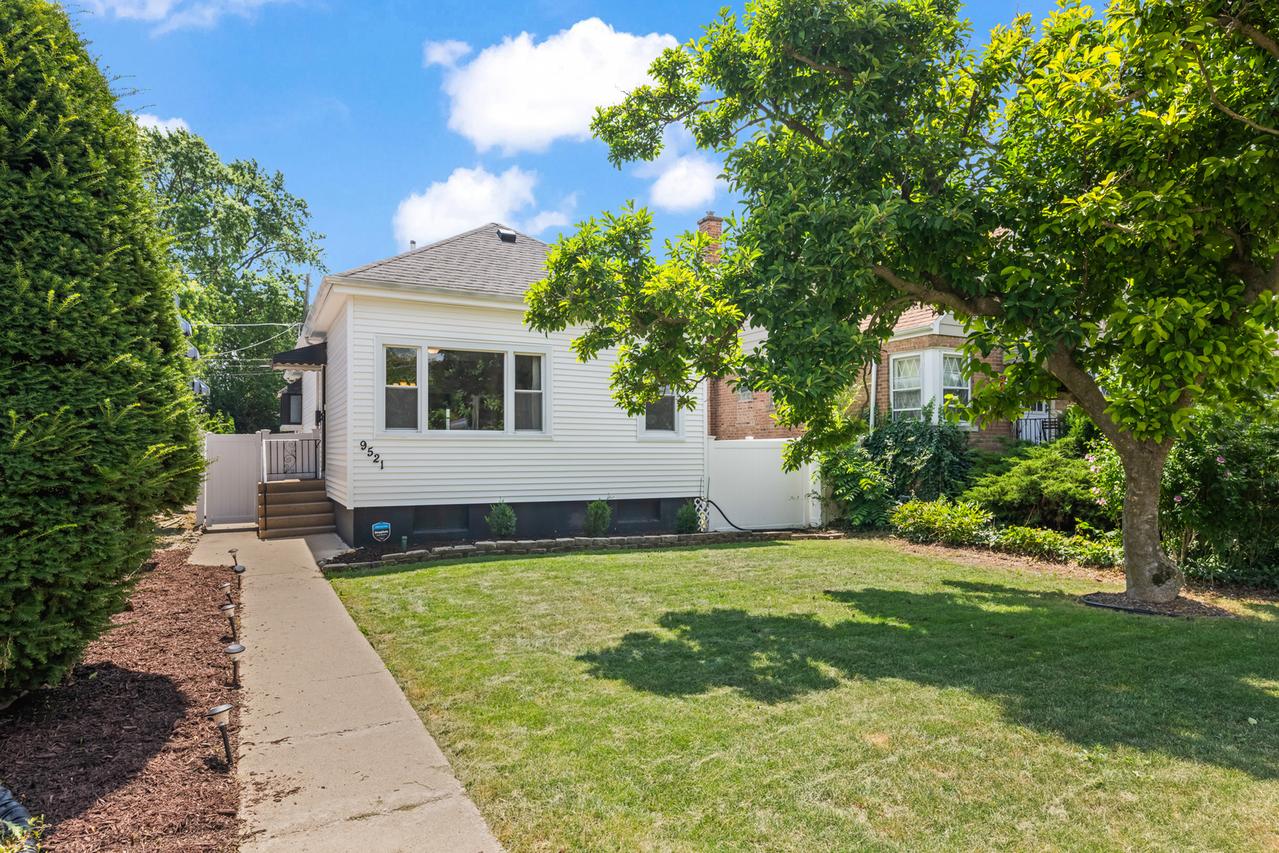 9521 Garfield Ave., Brookfield, IL 60513