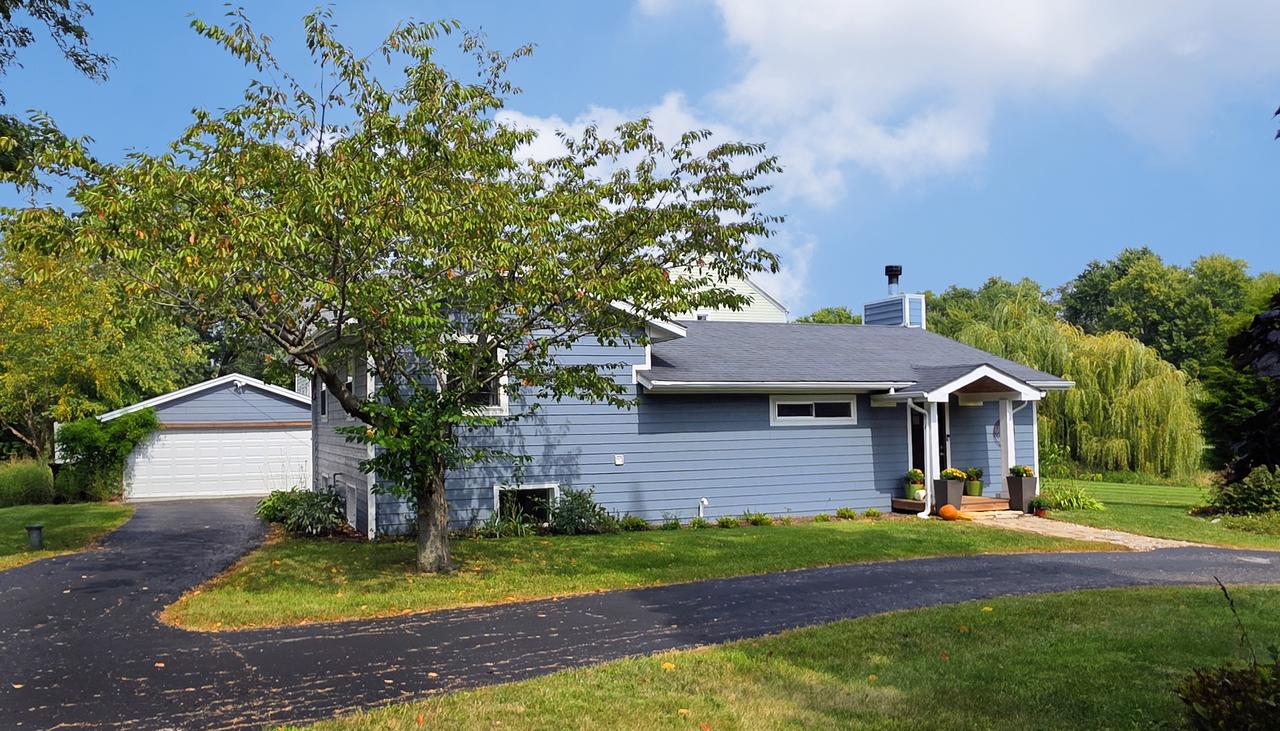 26900 W Taylor St., Barrington, IL 60010