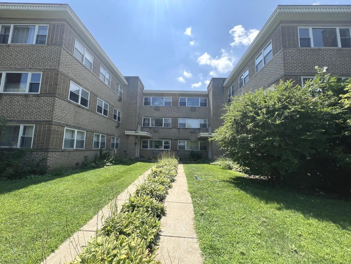 4643 Main St. #3C, Skokie, IL 60076