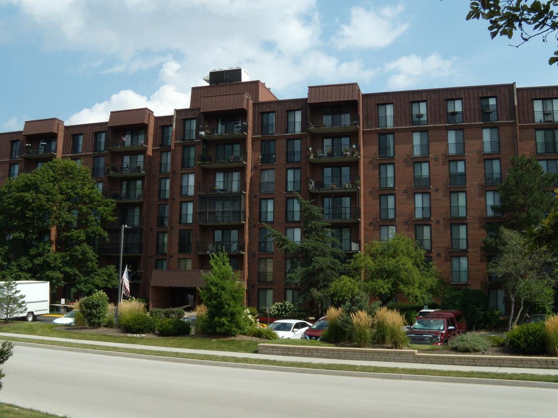 111 Acacia Dr. #508, Indian Head Park, IL 60525