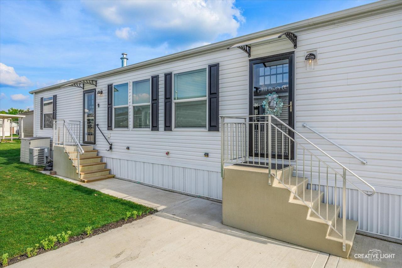 111 Daves Ct., Bartlett, IL 60103
