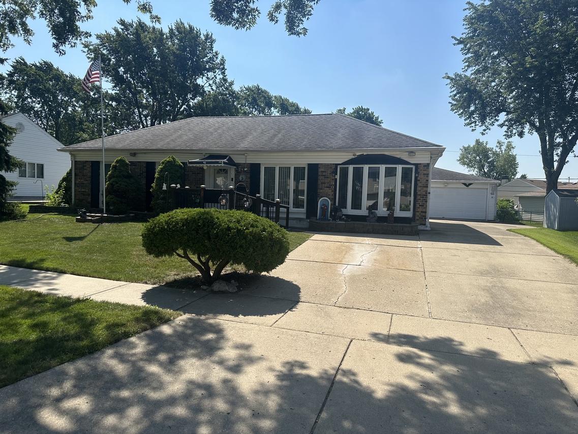 511 Frederick Ave., Streamwood, IL 60107