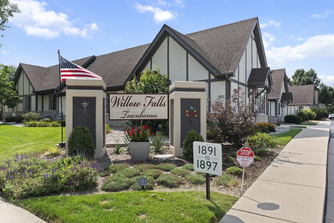1891 Willow Circle Dr., Crest Hill, IL 60403