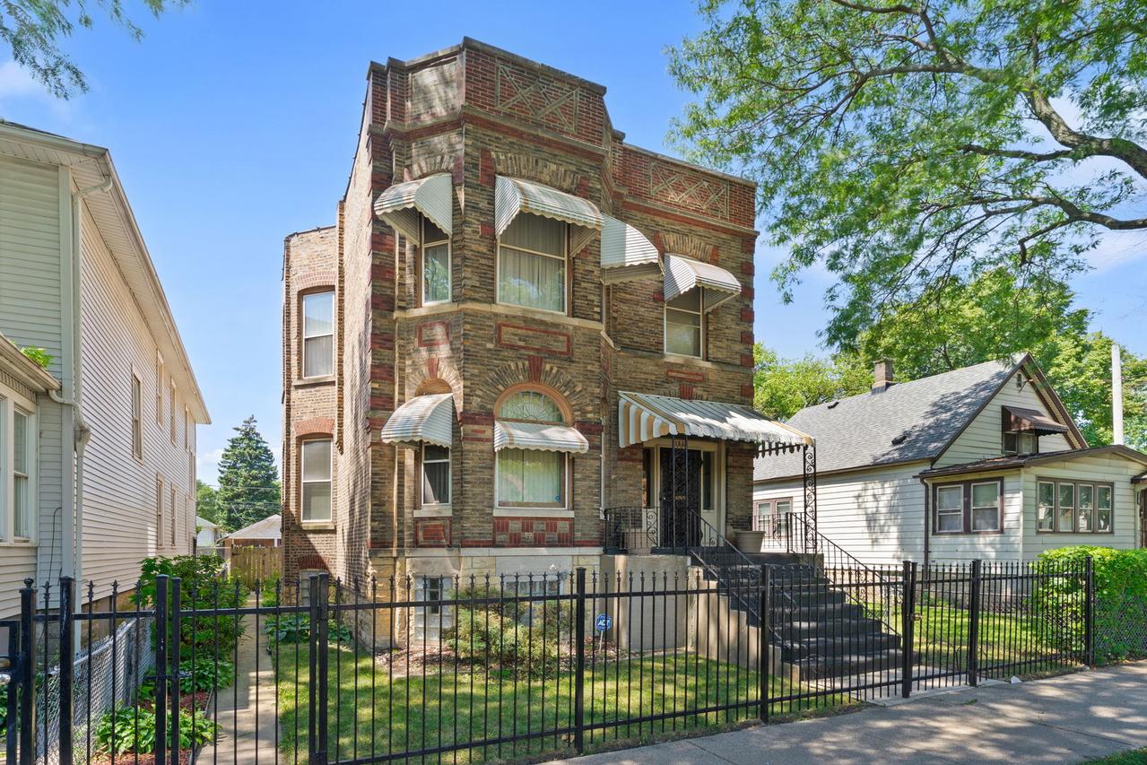 11824 S Stewart Ave., Chicago, IL 60628