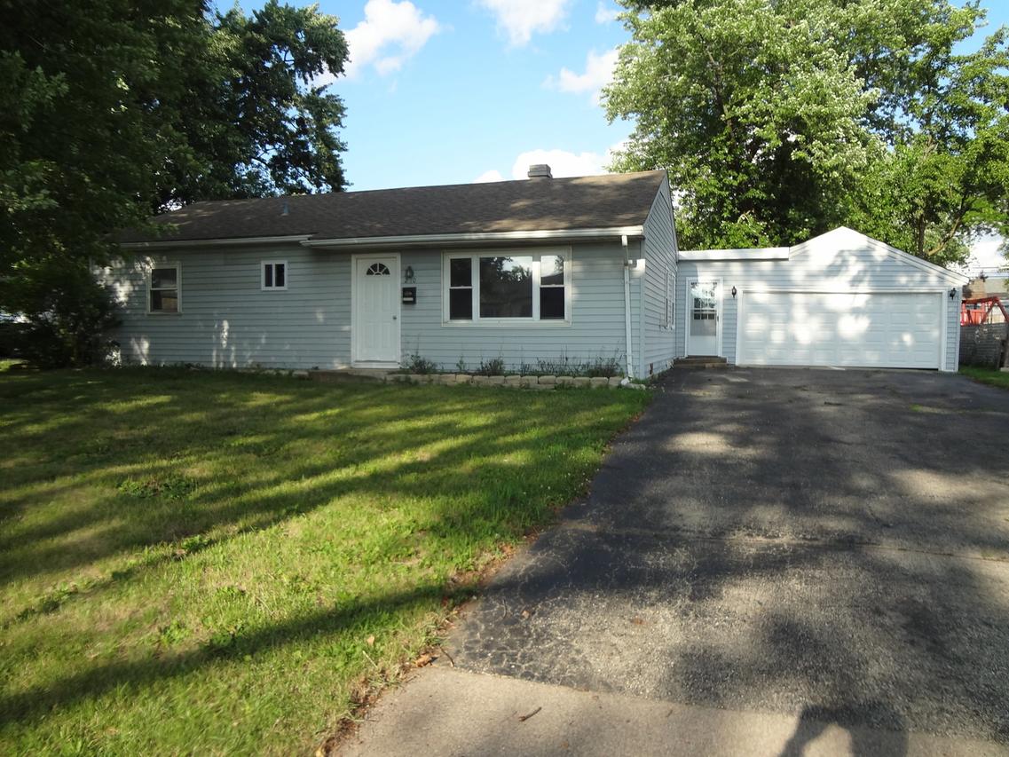 210 Caddy Ave., Carpentersville, IL 60110