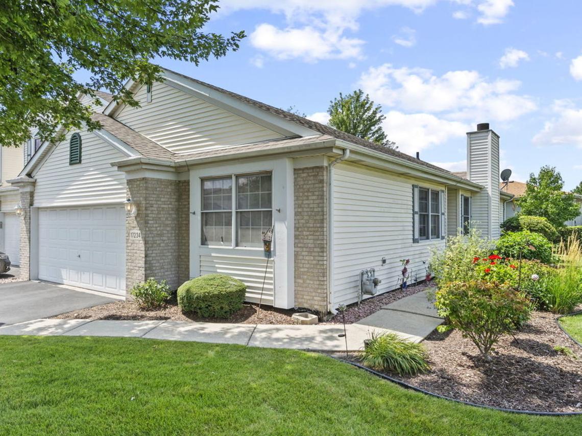 17234 Long Bow Dr., Lockport, IL 60441