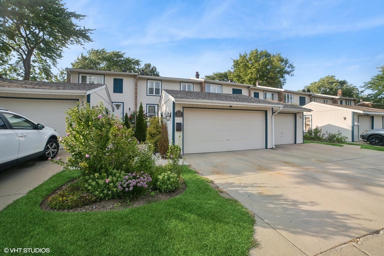 238 Clearbrook Ln., Bloomingdale, IL 60108
