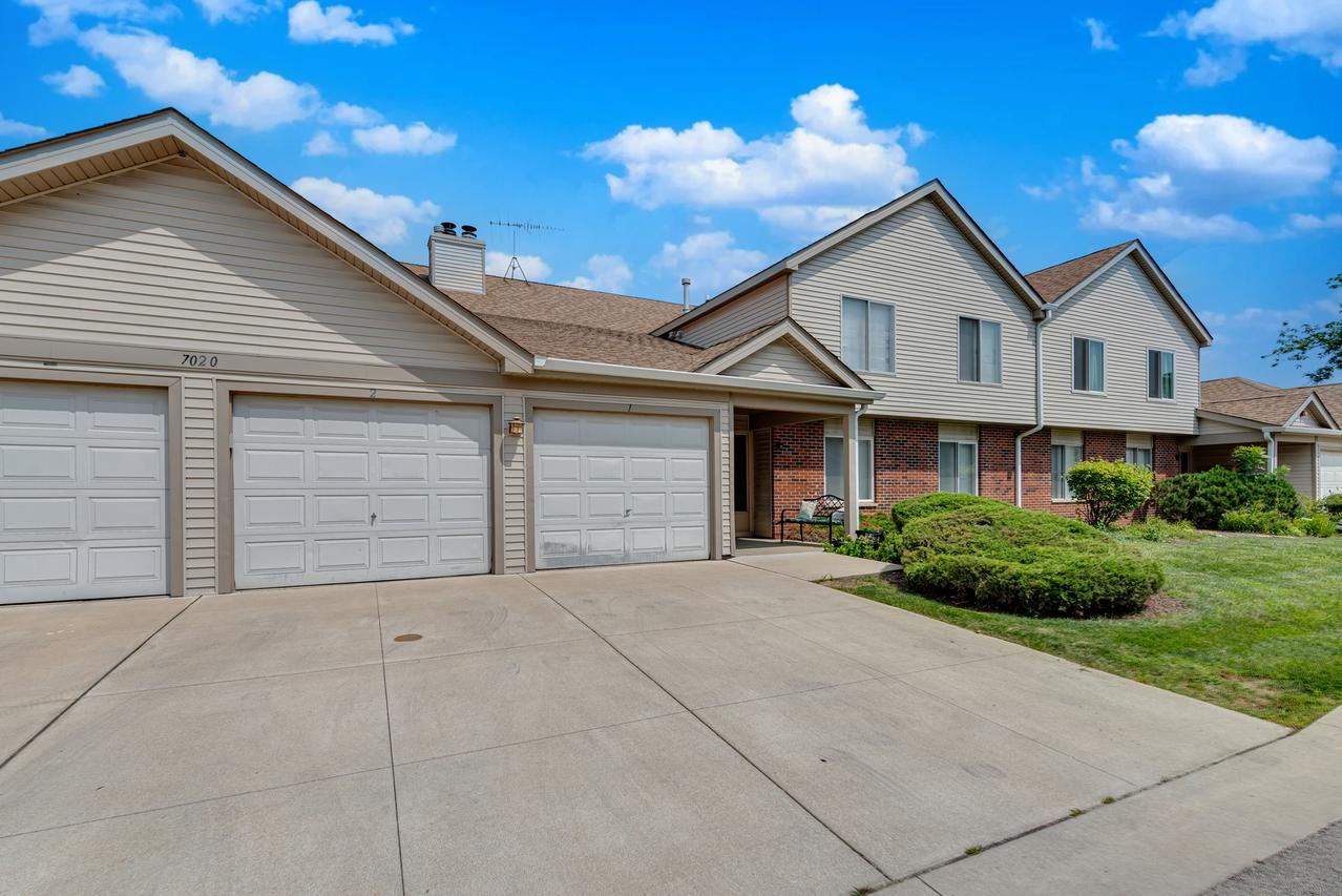 7020 Andover Ct. #102, Woodridge, IL 60517