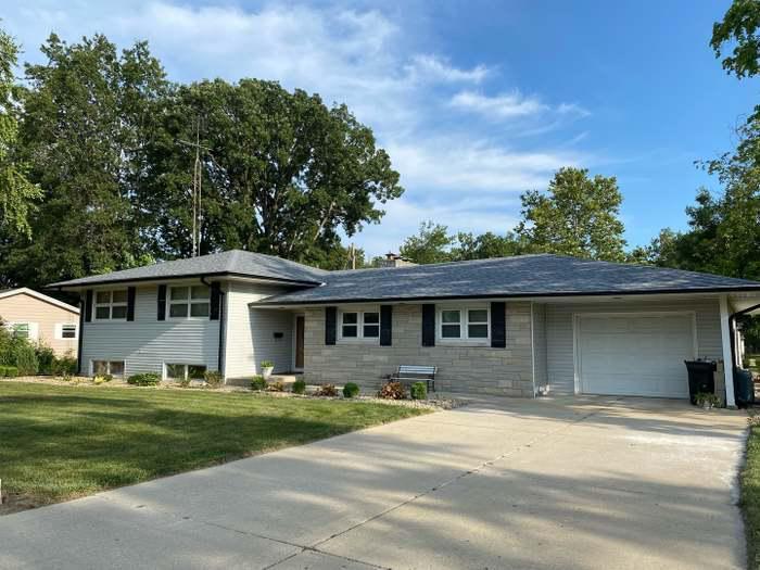 9 Orchard Dr., Charleston, IL 61920