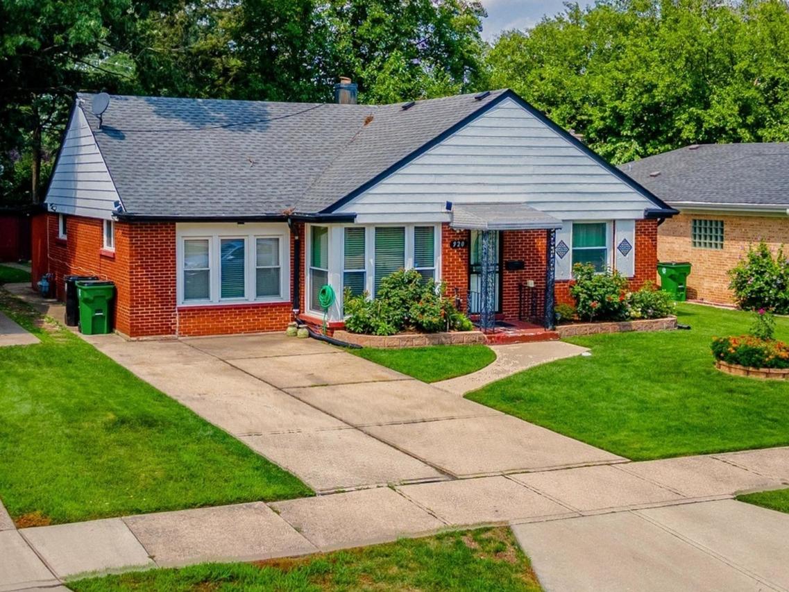 920 Suffolk Ave., Westchester, IL 60154