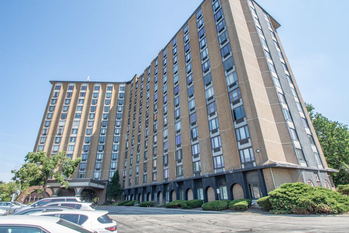 1 Renaissance Pl. #413, Palatine, IL 60067