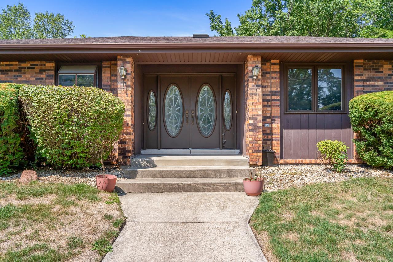 18561 Carriage Ln., Lansing, IL 60438