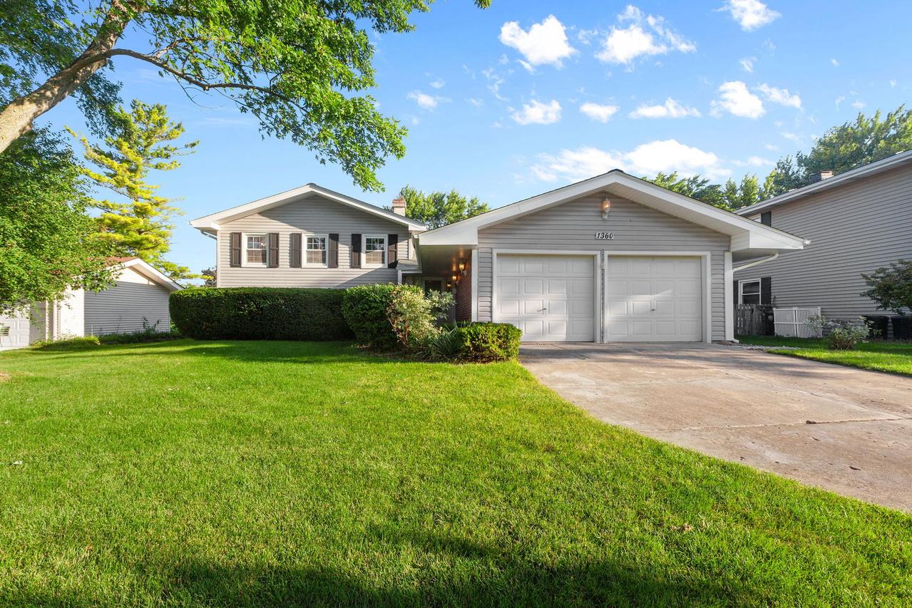 1360 Mayfield Ln., Hoffman Estates, IL 60169