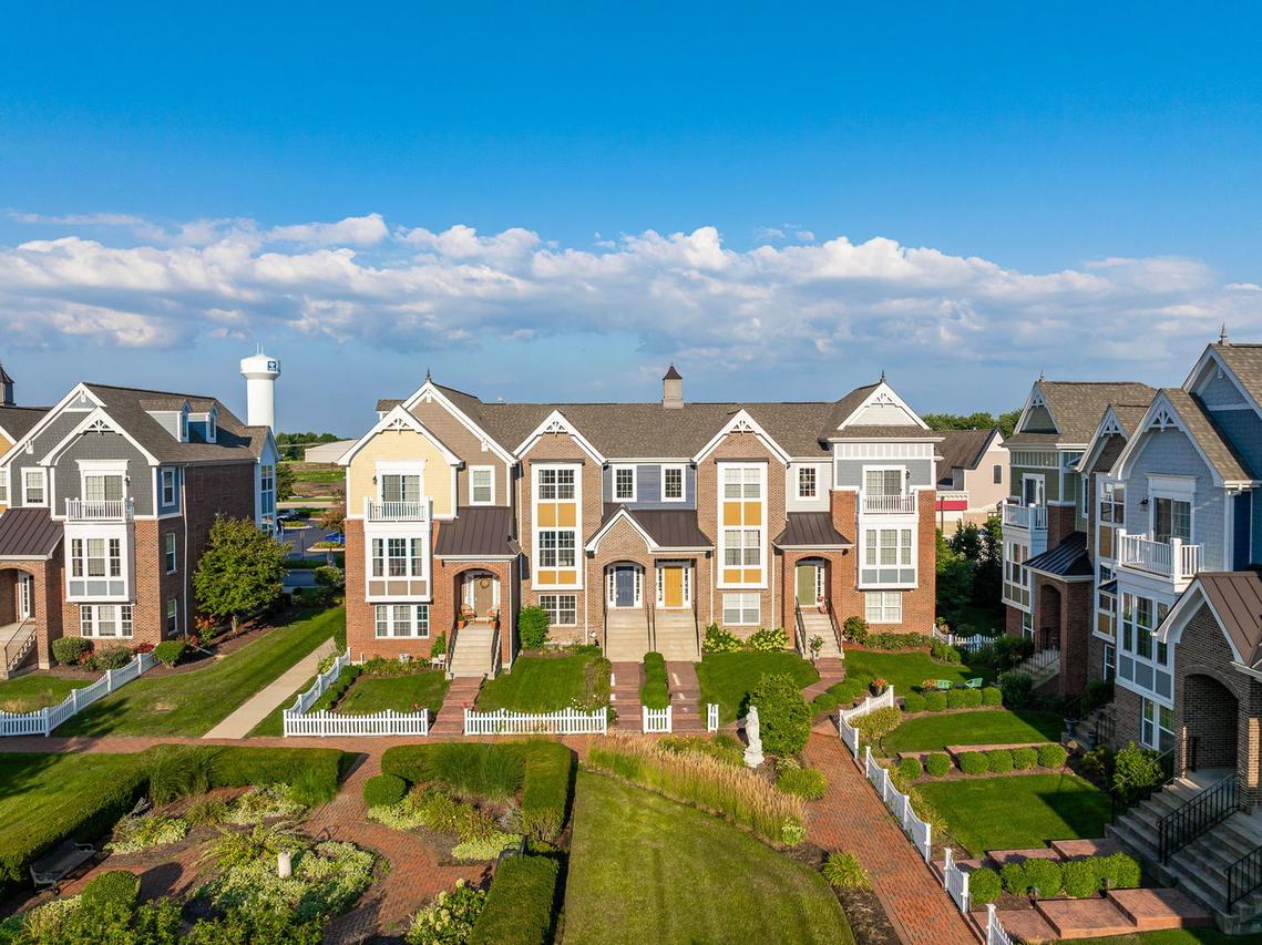 4197 Royal Mews Cir., Naperville, IL 60564