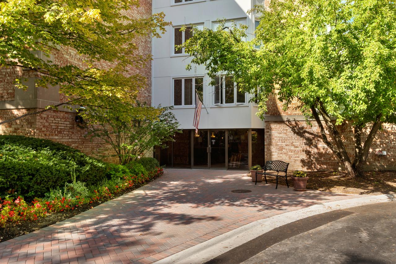 200 Lake Blvd. #455, Buffalo Grove, IL 60089