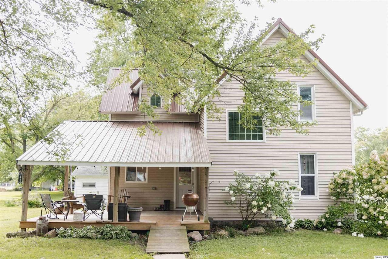 410 S Park St., Golden, IL 62339