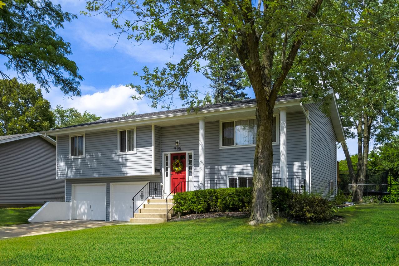 908 Jeffery Ct., Schaumburg, IL 60193