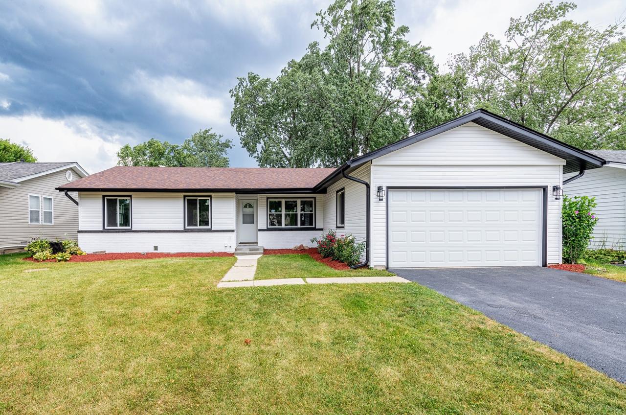 72 Braemar Dr., Elk Grove Village, IL 60007