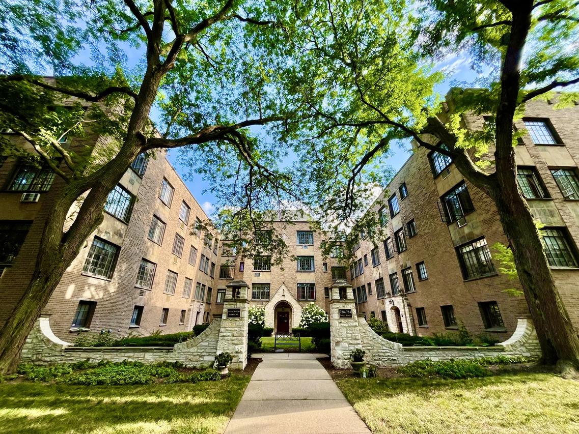 734 Noyes St. #R1, Evanston, IL 60201