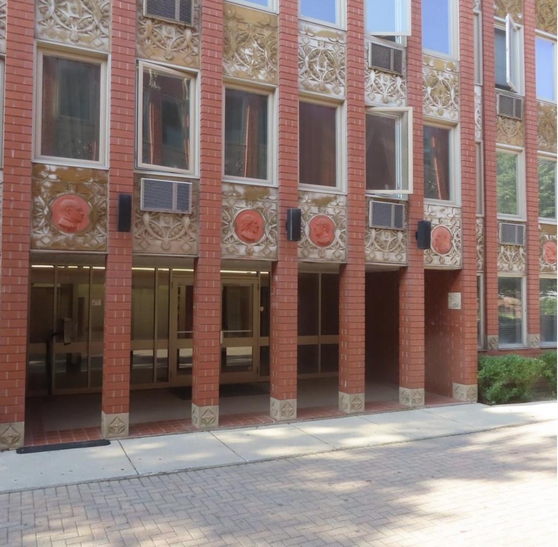 1041 Susan Collins Ln. #203, Oak Park, IL 60302