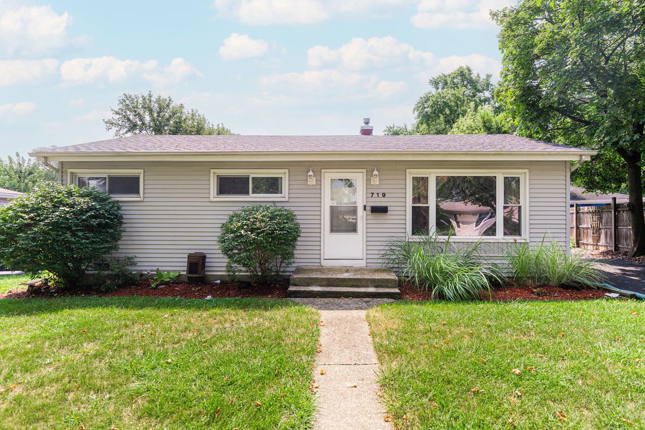 719 W Ridge Rd., Villa Park, IL 60181