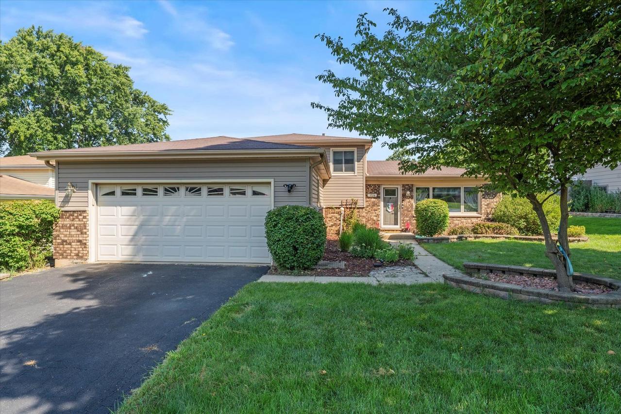 1724 Patricia Ln., St. Charles, IL 60174