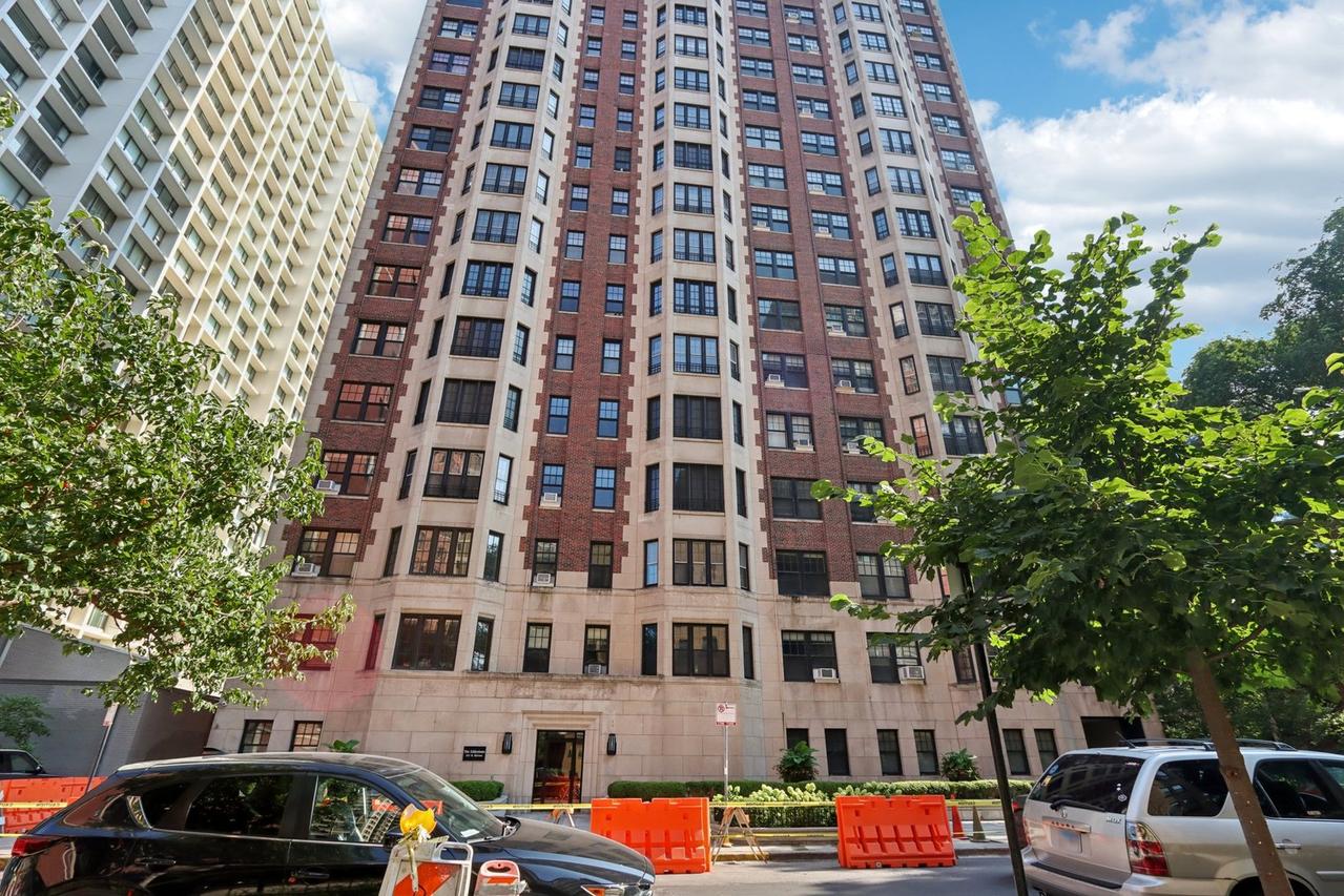 421 W Melrose St. #21AD, Chicago, IL 60657