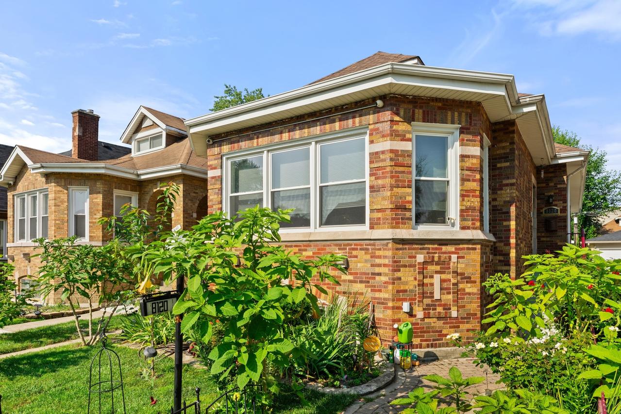 8120 S Luella Ave., Chicago, IL 60617