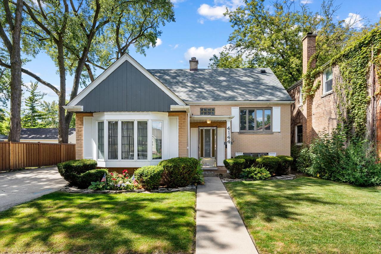 4144 Elm Ave., Brookfield, IL 60513