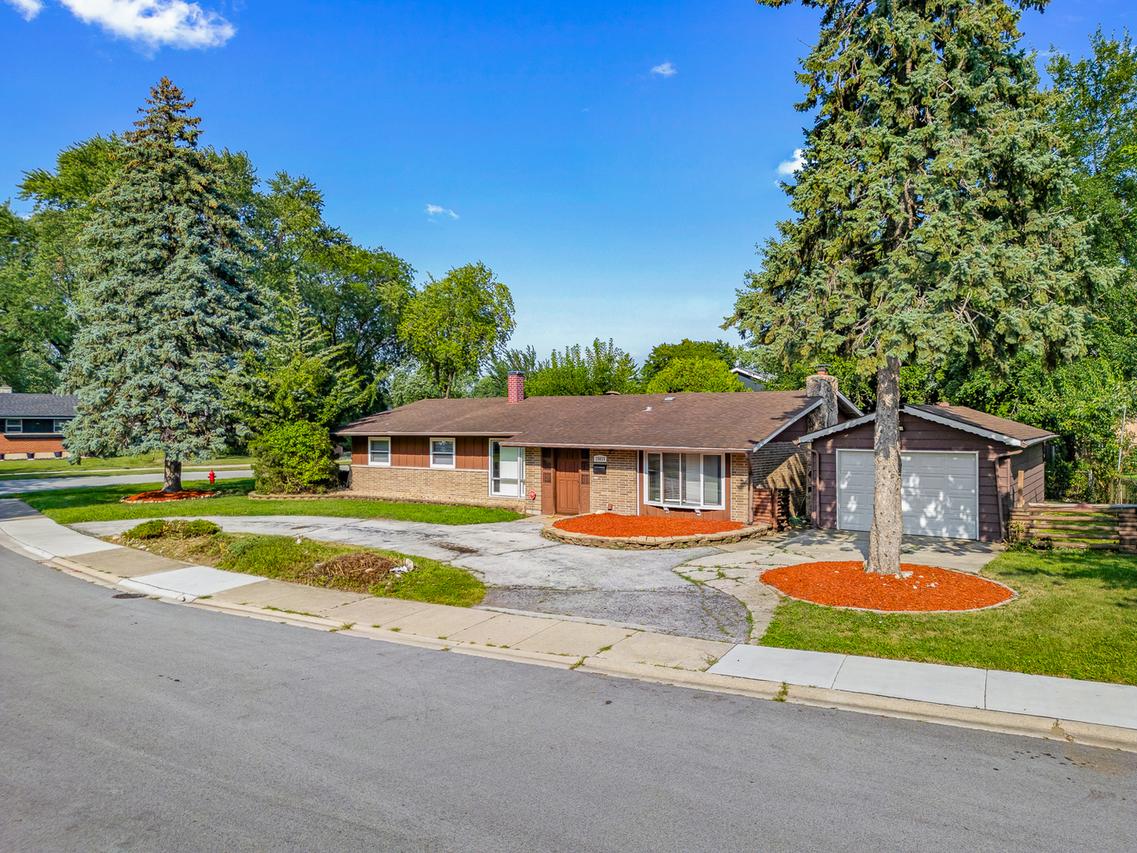 15615 Avalon Ave., South Holland, IL 60473