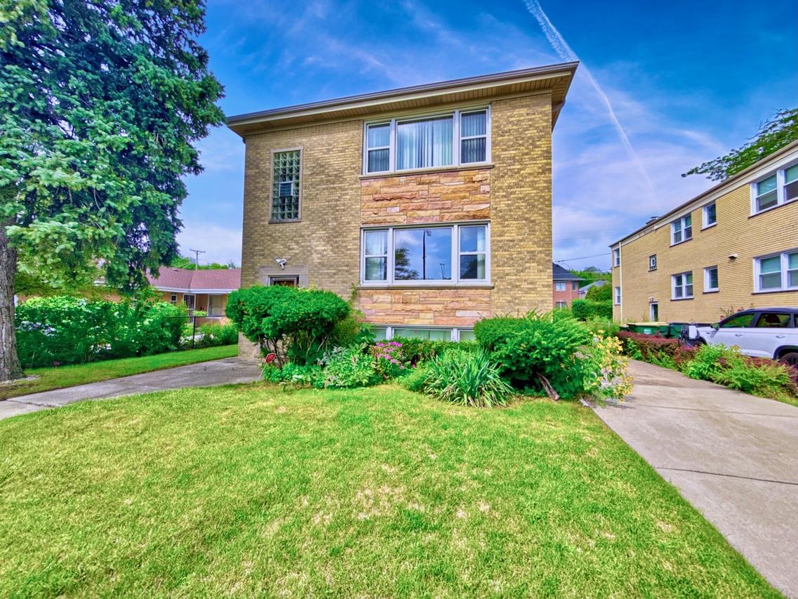6522 N Spaulding Ave., Lincolnwood, IL 60712