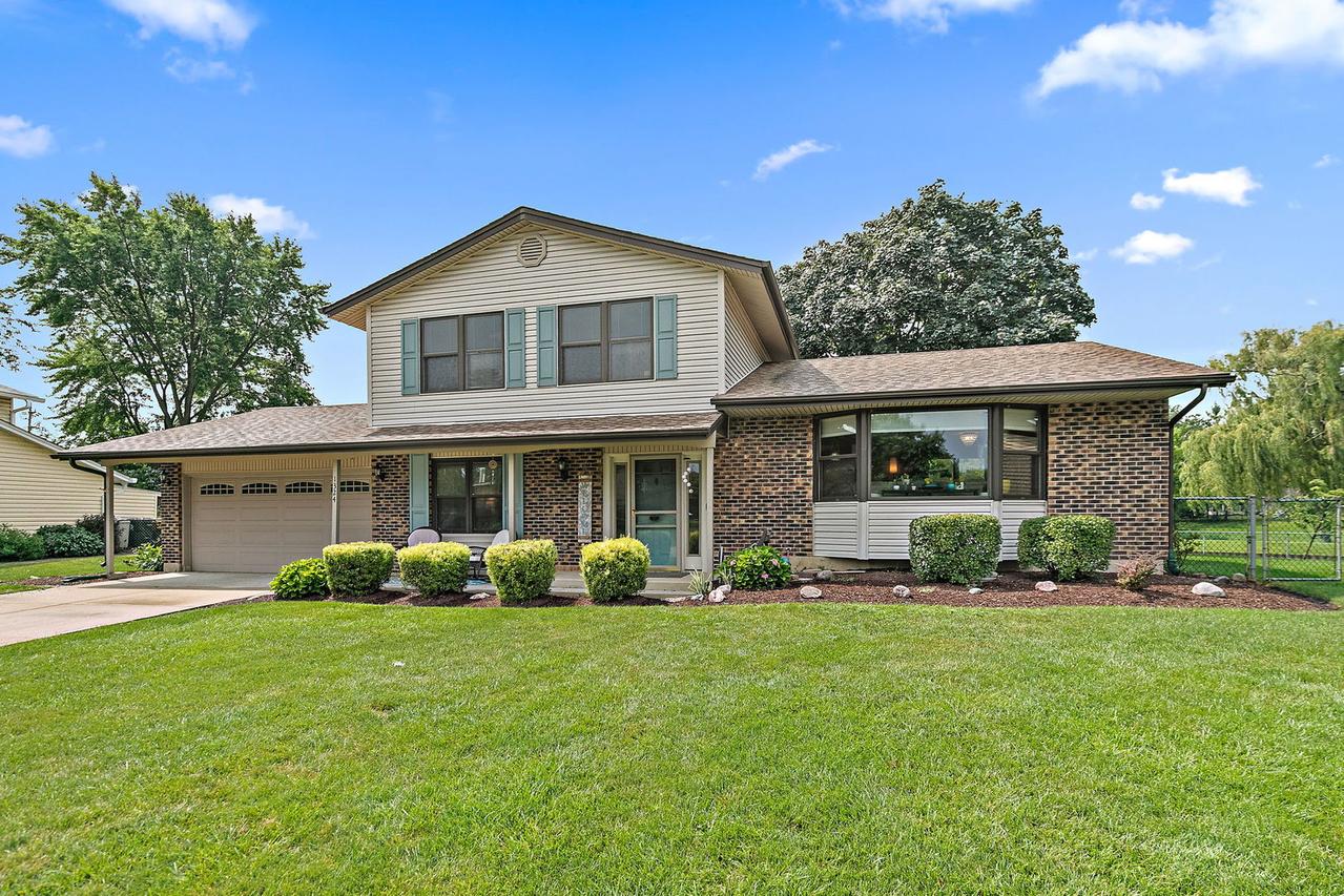 1324 Parker Pl., Elk Grove Village, IL 60007