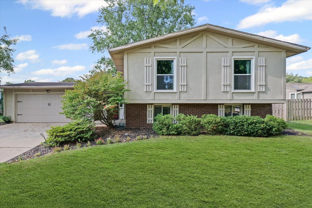 1011 Harrington Dr., Champaign, IL 61821