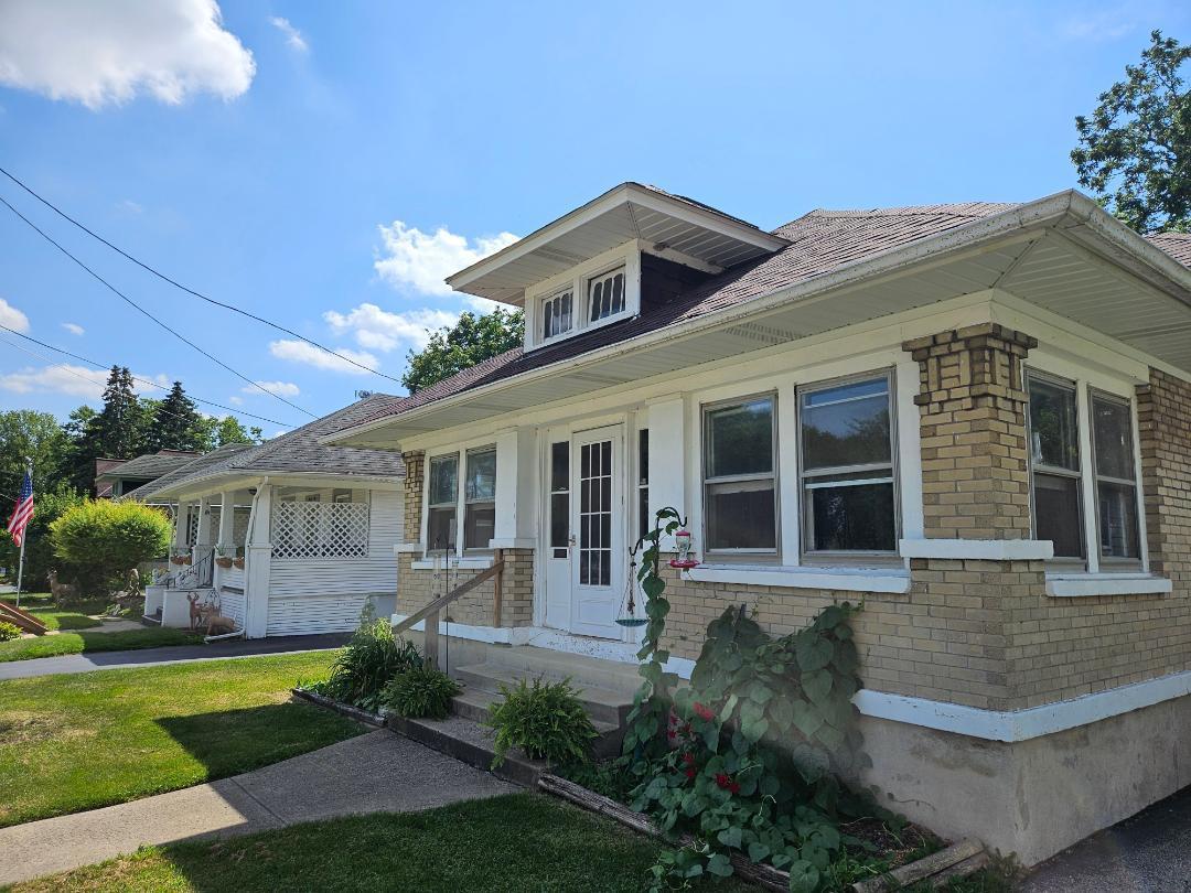 25 S Lord St., Carpentersville, IL 60110