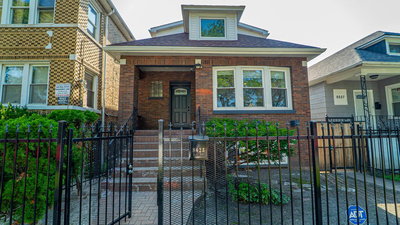 8623 S Colfax Ave., Chicago, IL 60617